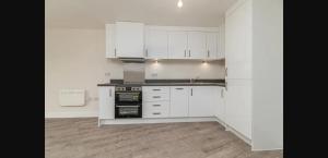 Corby luxury room by d train station