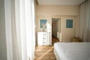 Cross views city, sea