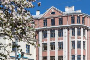 Gorgeous 1BR Old Town Apartment