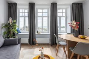 Gorgeous 1BR Old Town Apartment