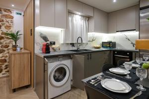 Panos City Apartment - Private parking for motorcycles