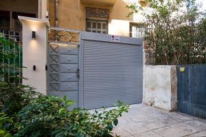 Panos City Apartment - Private parking for motorcycles