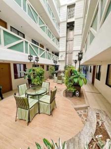 2 Bedroom with Balcony Tagaytay Pet-Friendly