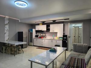 Town Yard Hostel - Obiekty bez kategorii w mieście Ułan Bator