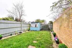 Riverside Townhouse with Private Garden