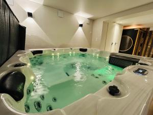 Maisons de vacances GITE Au 21 Loveroom : photos des chambres