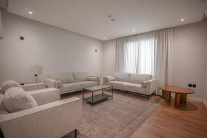 Mabaat-Luxury 3BR-Al Malqa 585