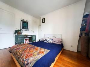 Artistic flat in the center of the Marais