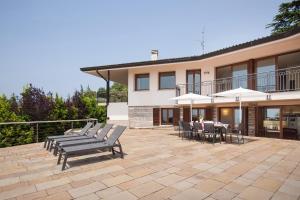 Villa Viu with Pool and Lake View
