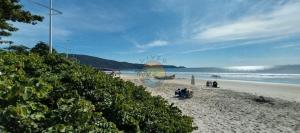 Sobrado Zona Central da Praia com 03 Dormitórios