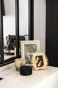 Appartements La Charmeuse, suite luxueuse romantique & spa : photos des chambres