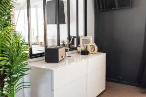 Appartements La Charmeuse, suite luxueuse romantique & spa : photos des chambres