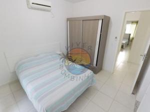 Ampla Casa Zona Central da Praia de Mariscal com 03 Dormitórios