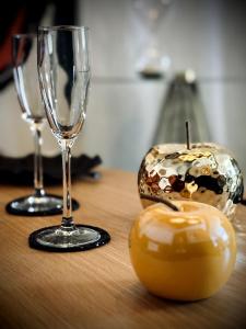 Appartements La Charmeuse, suite luxueuse romantique & spa : photos des chambres