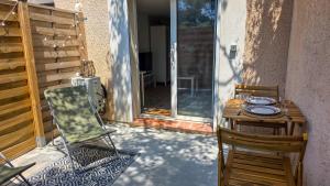 Appartements Studio avec terrasse et vrai lit 160x200cm, independant calme absolu dans maison de famille : Studio