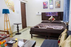 Bollywood Junction 100 inch Cinema Party Couples