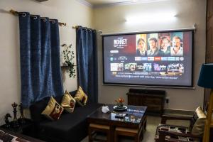 Bollywood Junction 100 inch Cinema Party Couples