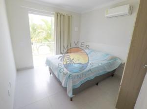 Ampla Casa Zona Central da Praia de Mariscal com 03 Dormitórios