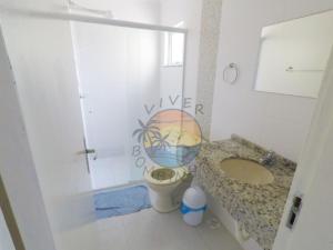 Ampla Casa Zona Central da Praia de Mariscal com 03 Dormitórios