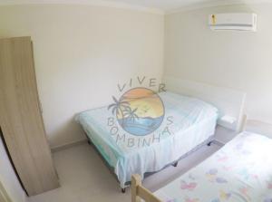 Ampla Casa Zona Central da Praia de Mariscal com 03 Dormitórios