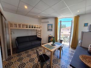 Charmant studio avec piscine