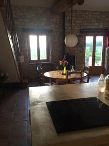 Maisons de vacances Stone house, terraced garden and pool : photos des chambres