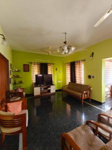 Marshals Den Near Isha Yoga