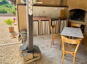 B&B / Chambres d'hotes Chambre d-Hotes Dahlia - Boutenac : photos des chambres