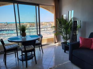 Studio 1 bedroom, very nice view with parking space