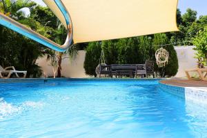 Stylish and Spacious 4BR 5BA 5 minutes from the beach