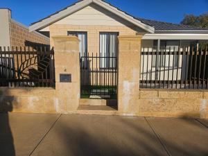 Cozy and Compact Holiday and Business Home