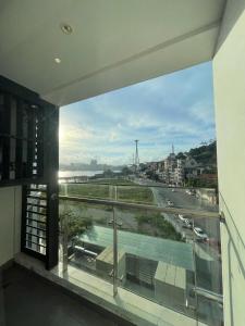 Căn hộ 2 PN, Phù hợp gia đình, gần biển, View chéo biển, vòng quay MT The Sapphire 2 Hạ Long