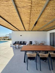 Faragas Hill Oasis Villa