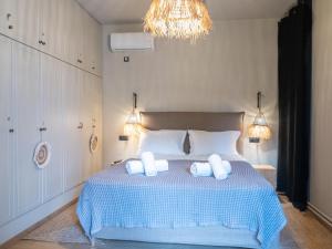 Seaview Apartment - Poros Relaxing Beachfront Flat