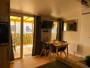 Campings mobil home 200 m de la mer : photos des chambres