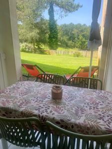 Appartements Cocoon Albatros, Golf view, pool, pine trees and ocean : photos des chambres