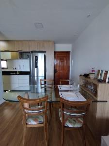 Apto 1 QT Varanda frente para o mar