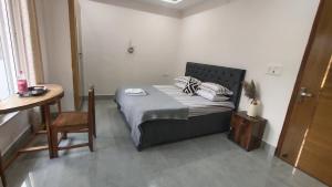 Ojis Homestay - Aesthetic Quite Mountain View AC Rooms With Kitchen, Fridge Near Laxman Jhula