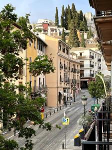 4 balconies house, central and near the Alhambra