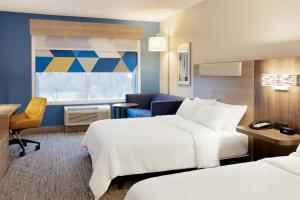 Suite with Two Beds - Non-Smoking room in Holiday Inn Express Hotel & Suites Cleveland-Streetsboro an IHG Hotel