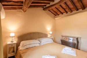 Borghetto Gaddini - Gli Inglesi Deluxe Apartment - Panoramic view and pool
