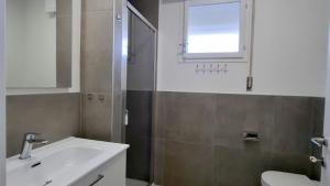 Spacious family apartment near the beach