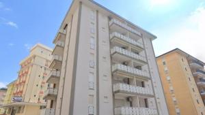 Spacious family apartment near the beach