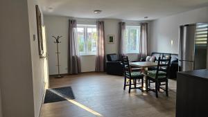 2Zi Apartment in Schloss Neuhaus mit Ladestation für Elektroautos