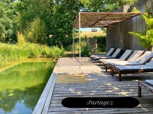 Maisons de vacances Domaine de la Beurrerie, 25 Puy duFou, Piscine Naturelle, 3 Chambres doubles : photos des chambres