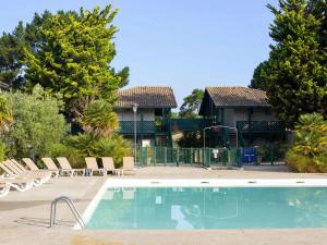 Appartements Cocoon Albatros, Golf view, pool, pine trees and ocean : photos des chambres