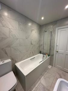 Stylish Four-Bed Haven Near Greenwich