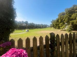 Appartements Cocoon Albatros, Golf view, pool, pine trees and ocean : photos des chambres