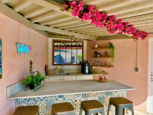 4 Bed-Sleeps 8-Private Pool-HotTub-AirCon