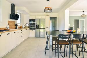 Maisons de vacances Maison familiale au vert avec piscine et petanque : photos des chambres